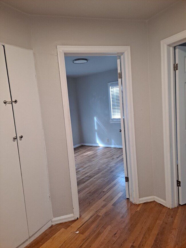 Building Photo - 431 W Grant Ave