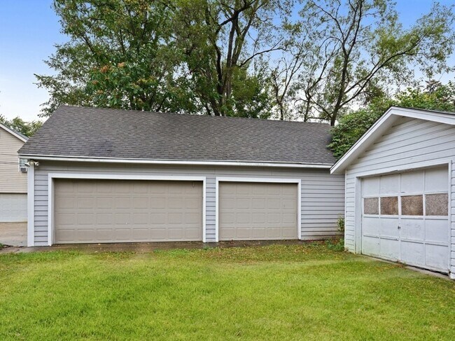 Building Photo - 325 Loomis St