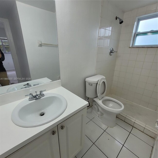 Building Photo - 5100 SW 41st St