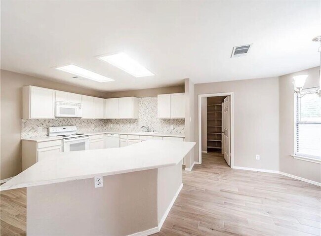 Building Photo - 1173 Forest Bluff Trail