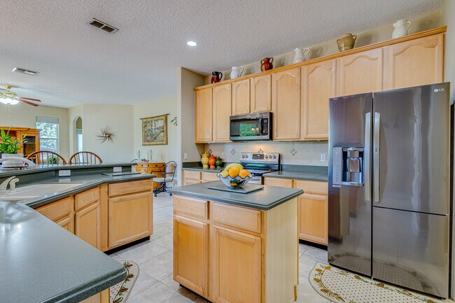Building Photo - 2500 Azzurra Ln