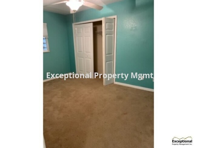 Building Photo - AVAILABLE NOW!!!!  3 Bedroom 2 bath 1 car ...