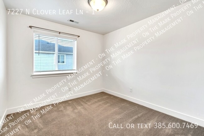 Building Photo - 7227 N Clover Leaf Ln