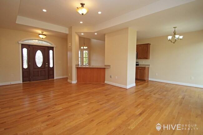 Building Photo - Peaceful One-Level Living with Mountain Views