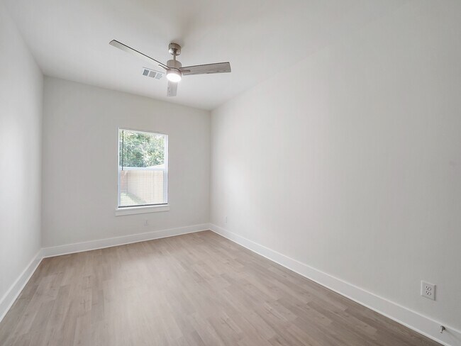 Building Photo - 8122 Double