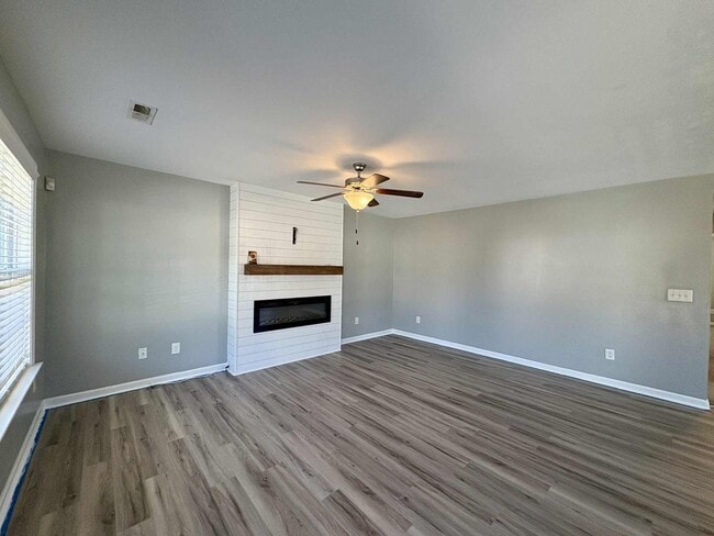 Building Photo - Move-In Ready 2 Bedroom, One Story Home – ...