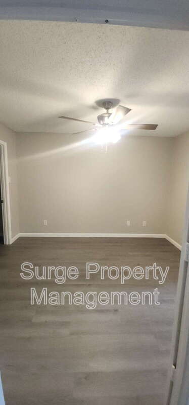 Building Photo - 18333 Roehampton Dr