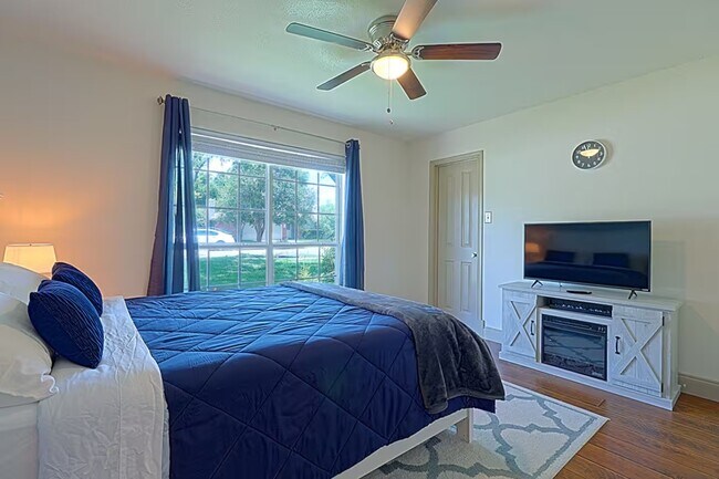 Building Photo - 1305 Marigold Way