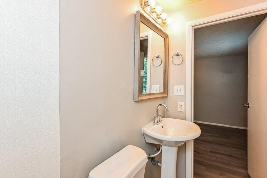 Building Photo - 1860 Suwanee Ridge Ct NW