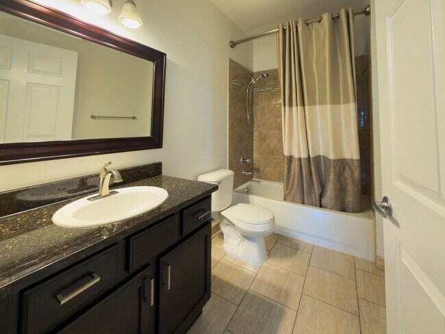 Building Photo - Beautiful Ranch 2 bed/2 bath Condominium
