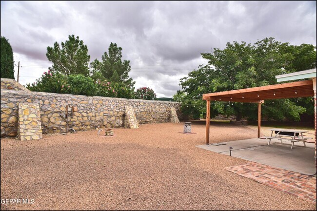 Building Photo - 10824 Pico Norte Rd