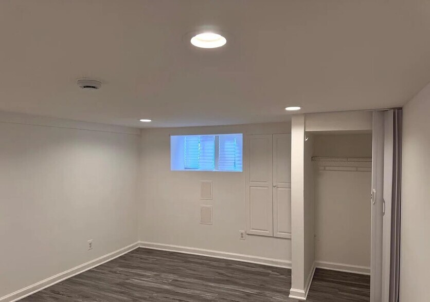 Building Photo - 503 N Lakewood Ave