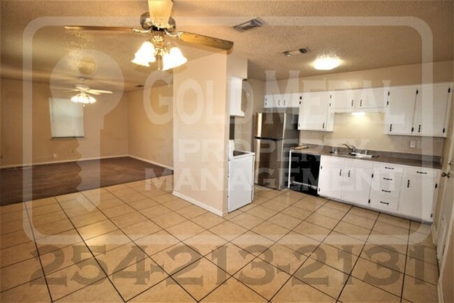 Building Photo - 804 Michelle Dr