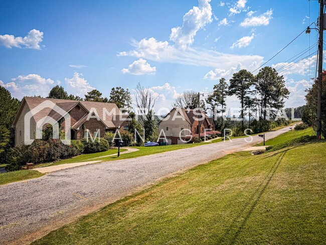 Building Photo - 584 Woodland Ridge Rd