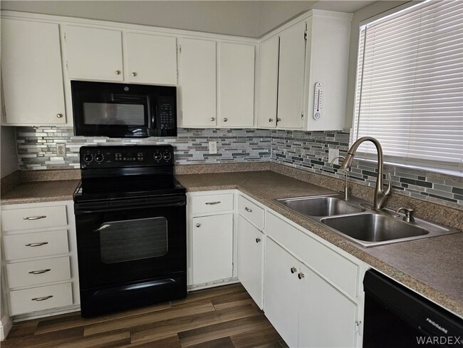 Building Photo - 1201 Puerta Vista