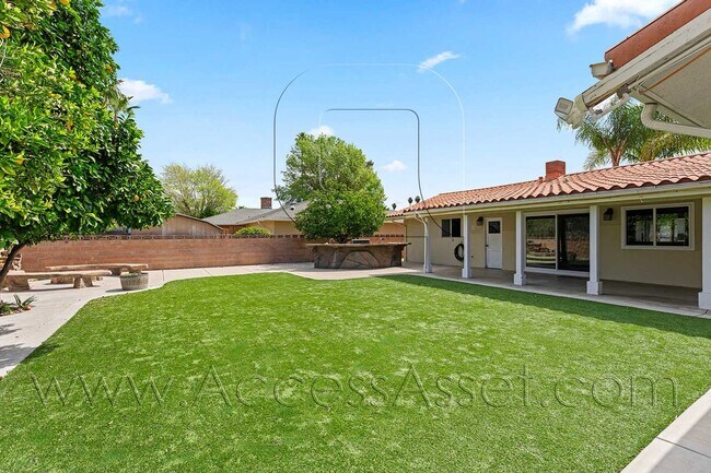 Building Photo - Beautiful 3BR/2BA Home In Hemet With Lush Backyard & Fruit Trees!