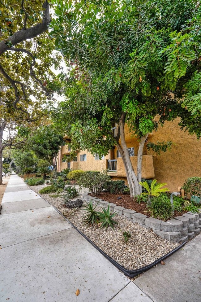 Building Photo - Gated Community 2 Bedroom 2 Bath Condo