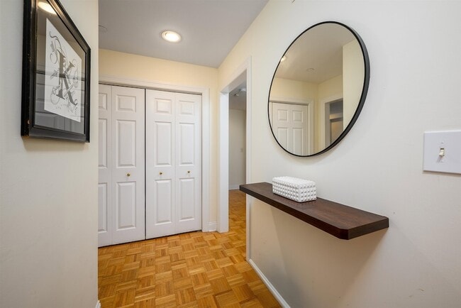 Building Photo - 207 Shearwater Ct W