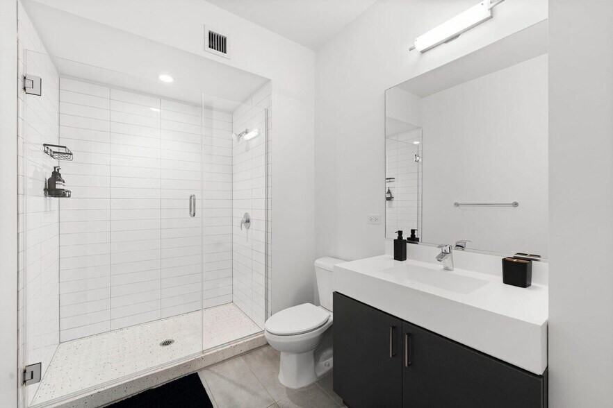 Building Photo - 720 S Wells St