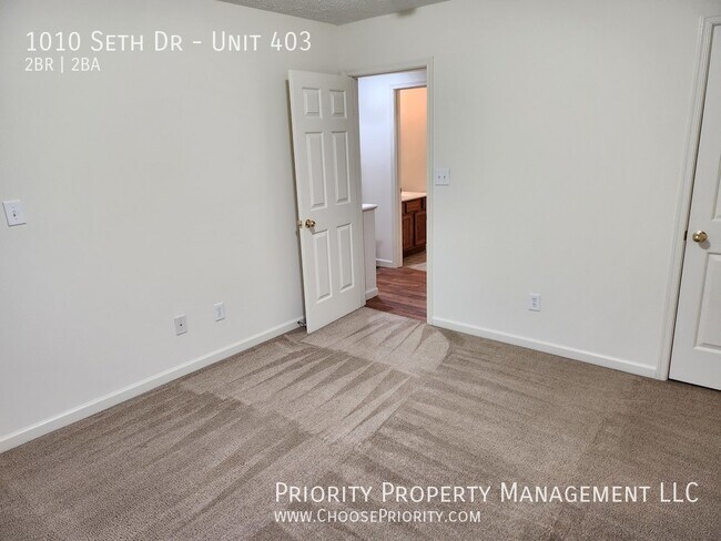Building Photo - 2BR 1.5BA Townhome, Staunton
