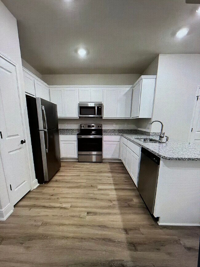 Building Photo - 7523 Gramercy Way