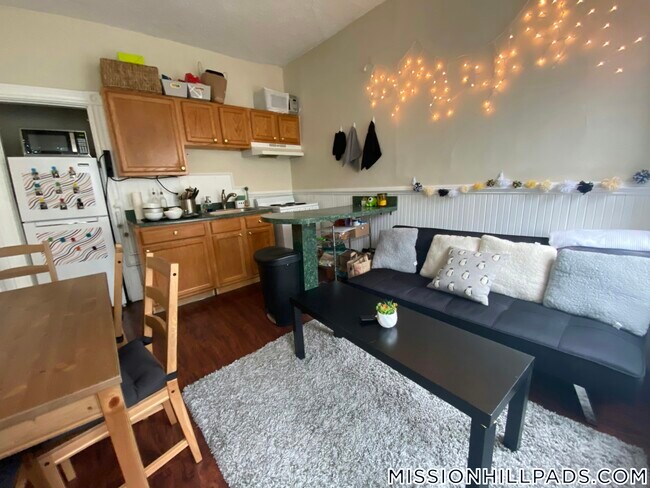 Building Photo - 883 Huntington Ave