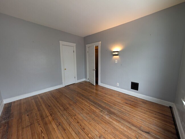 Building Photo - 5807-5807 Franklin Blvd