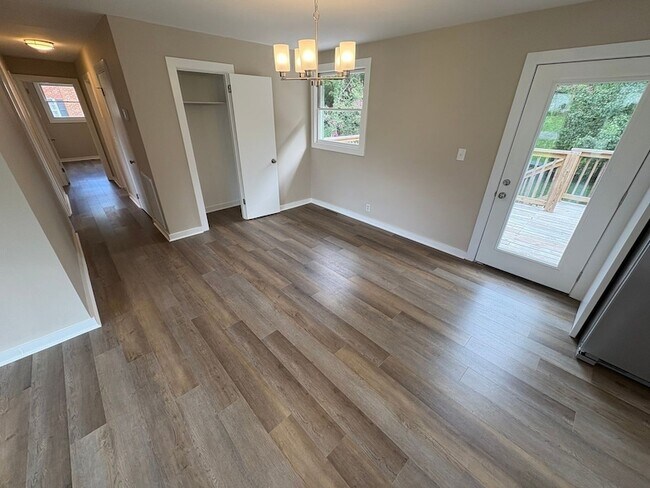 Building Photo - 1614 Shady Cir