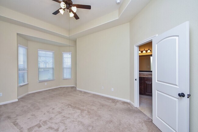 Building Photo - 23322 Del Rosso St
