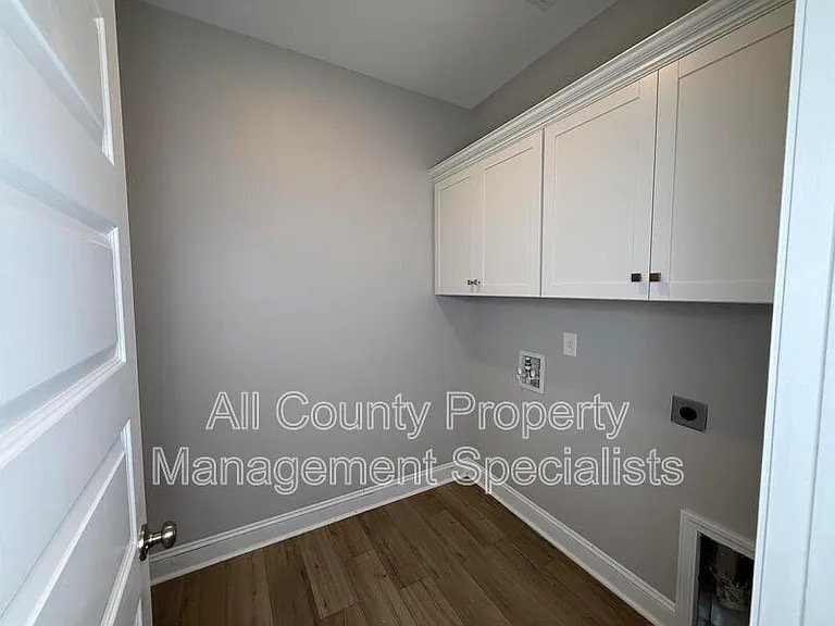 Building Photo - 333 Underhill Dr