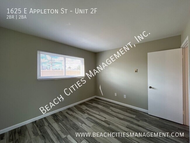 Building Photo - 1625 E Appleton St