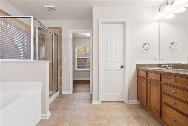 Building Photo - 4740 Shiloh Crossing Way