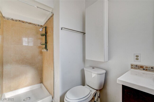 Building Photo - 1516 Inverness Ave