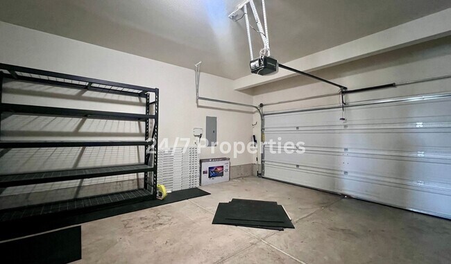 Building Photo - Magnificent 4BD I 2.5BA Molalla Home
