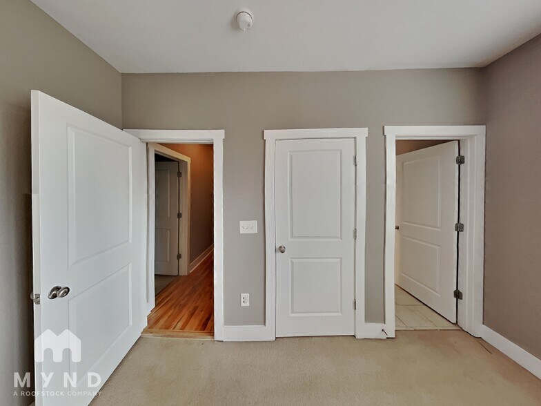 Building Photo - 183 Herring St