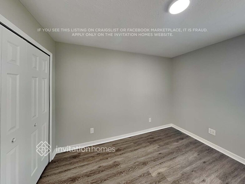 Building Photo - 10303 Lakeside Vista Dr