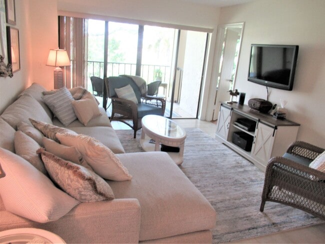 Building Photo - FURNISHED 2/2 GOLF COURSE  6 MONTH RENTAL APR. 29 - OCT. 31, 2026