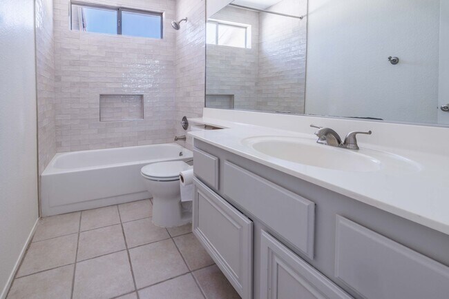 Building Photo - 1143 E Adelman Dr