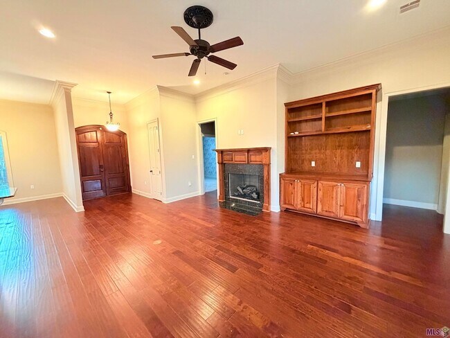 Building Photo - 40445 Thomas Ave