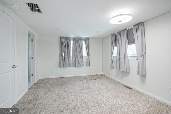 Building Photo - 20 Landing Rd