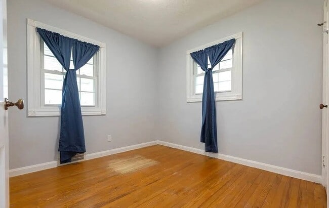 Building Photo - 5021 E 107th Updated 3/4 Bedroom