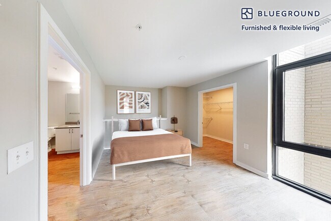 Building Photo - 555 S President St