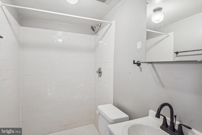 Building Photo - 13725 Avonshire Dr