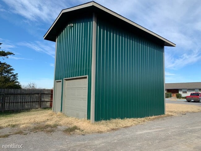 Building Photo - 4 br, 3 bath House - 115 G St