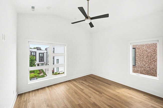 Building Photo - Stunning 3BR/3.5BA contemporary condo in the heart of Wedgewood-Houston!