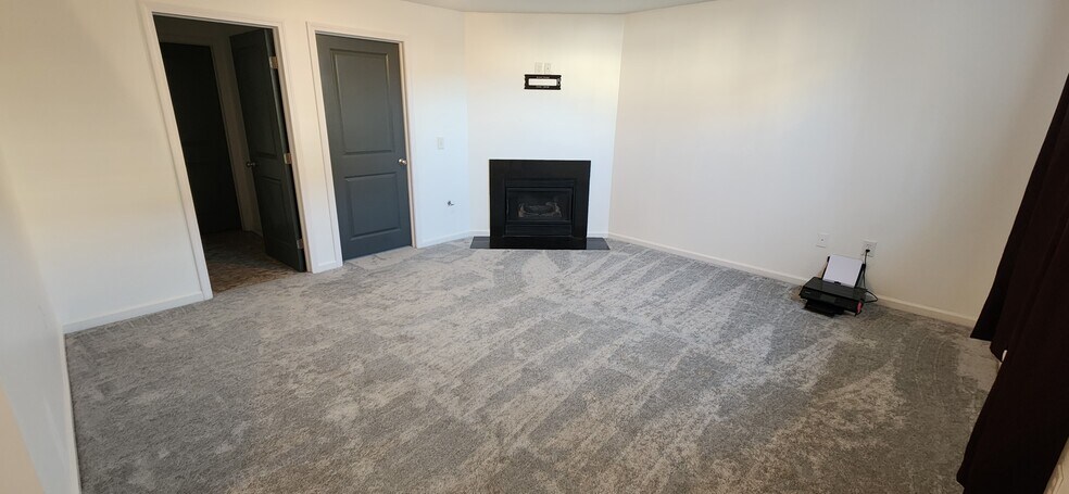 Building Photo - 5637 Crystal Falls St