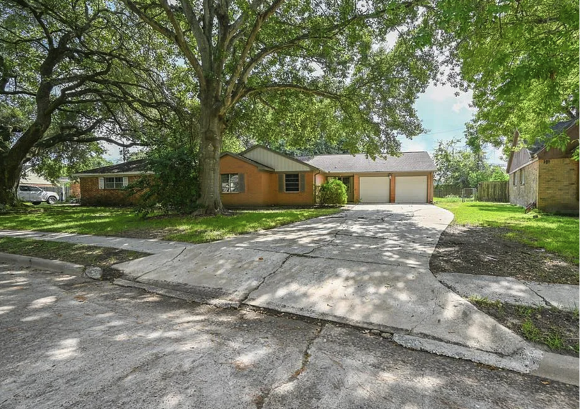 Building Photo - 1507 Bayou Dr