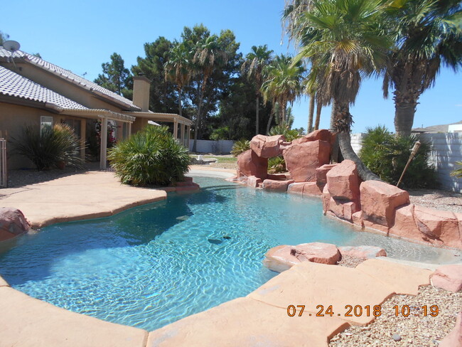 Building Photo - Single Story 4 Bedroom on 1/2 Acre Lot w/ Pool & Spa!