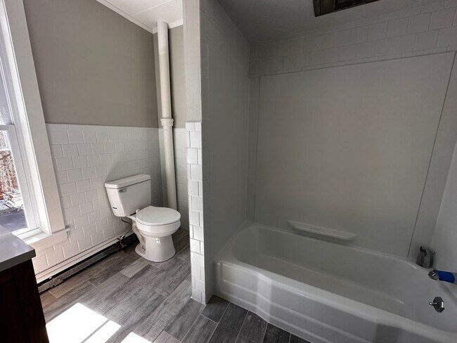 Building Photo - 24 W High St