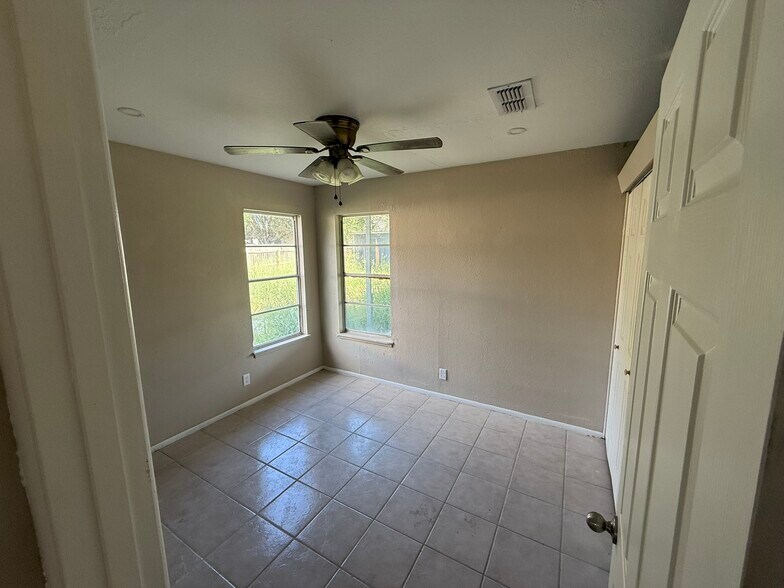 Building Photo - 1907 Oklahoma St